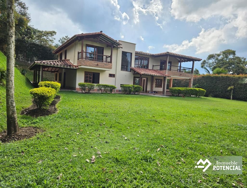 Casa Campestre en arriendo Antioquia Rionegro Cuatro Esquinas 350 m2 Habitaciones 6 Baños 5 Garajes 6 Precio $8800000