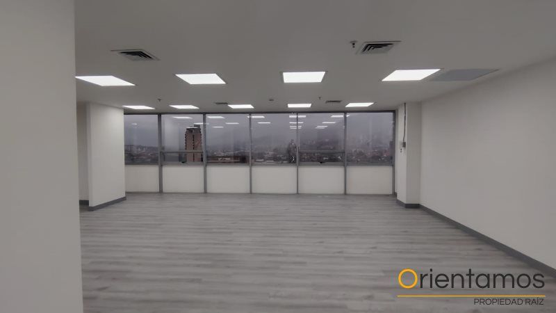 Oficina en arriendo Antioquia Envigado Primavera 118 m2 Habitaciones 0 Baños 2 Garajes 3 Precio $9000000