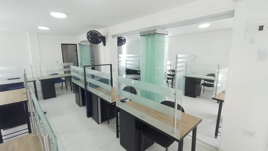 Oficina en arriendo Valle Del Cauca Cali Granada 150 m2 Habitaciones 0 Baños 2 Garajes 0 Precio $3000000