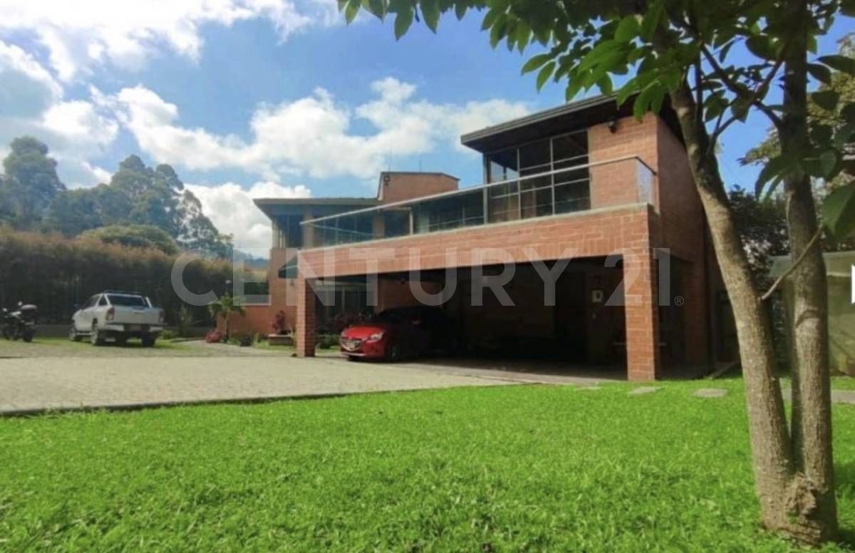 Casa en arriendo Antioquia Envigado La Mesa 420 m2 Habitaciones 4 Baños 4 Garajes 6 Precio $12000000