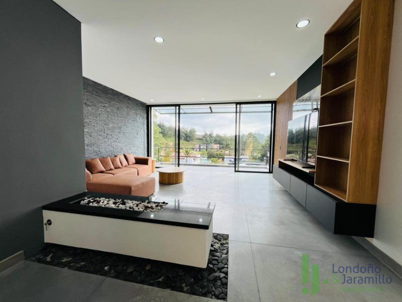 Casa en arriendo Antioquia Envigado Envigado 807 m2 Habitaciones 3 Baños 4 Garajes 2 Precio $14500000