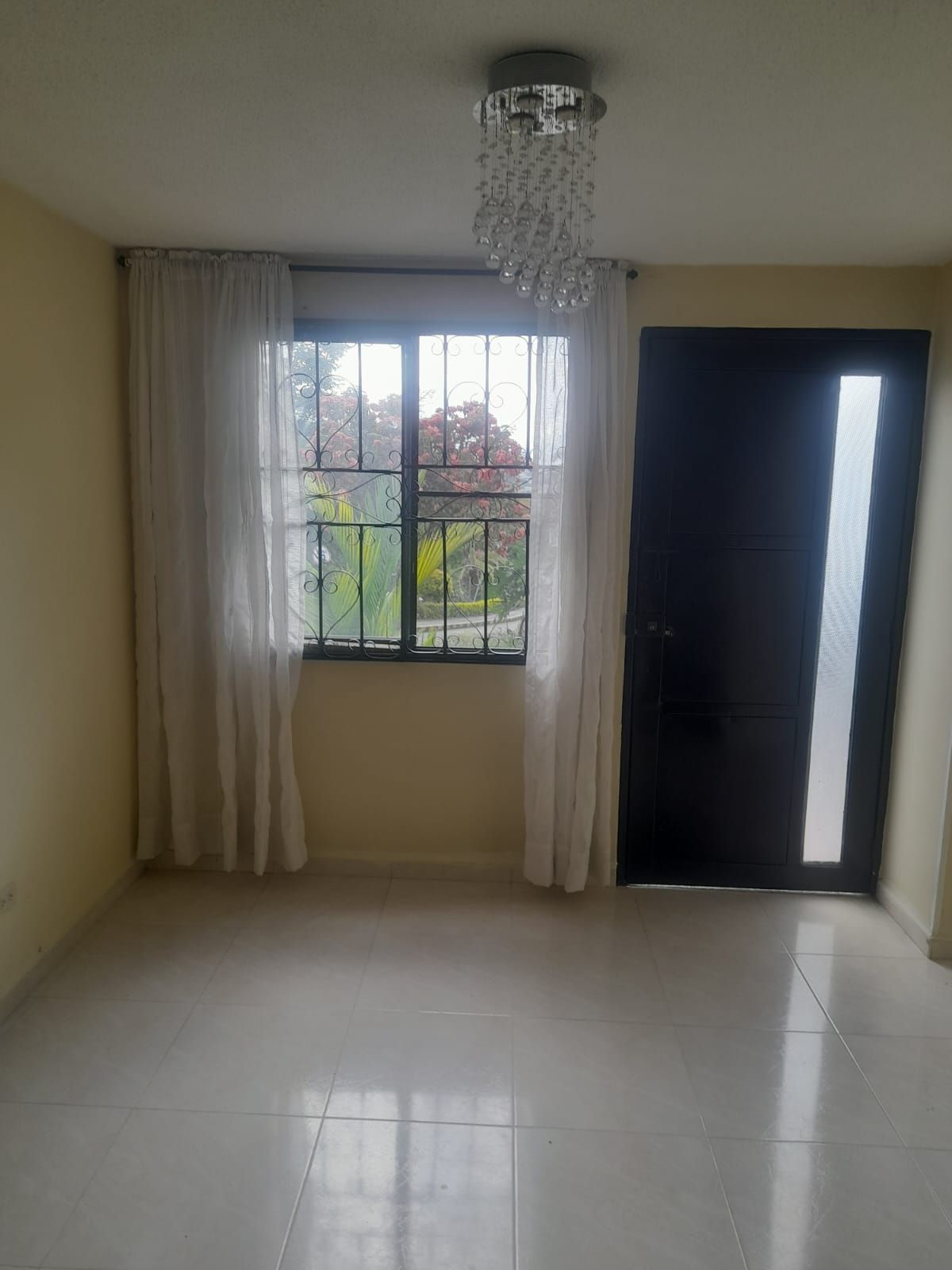 Casa en arriendo Risaralda Pereira Jardin De Velez Y Velez 180 m2 Habitaciones 5 Baños 4 Garajes 3 Precio $4200000