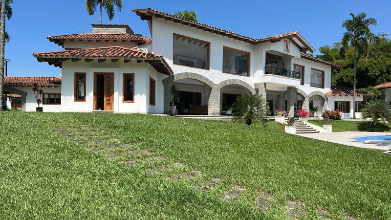 Casa en arriendo Risaralda Pereira San Nicolas 2557 m2 Habitaciones 5 Baños 8 Garajes 6 Precio $45000000