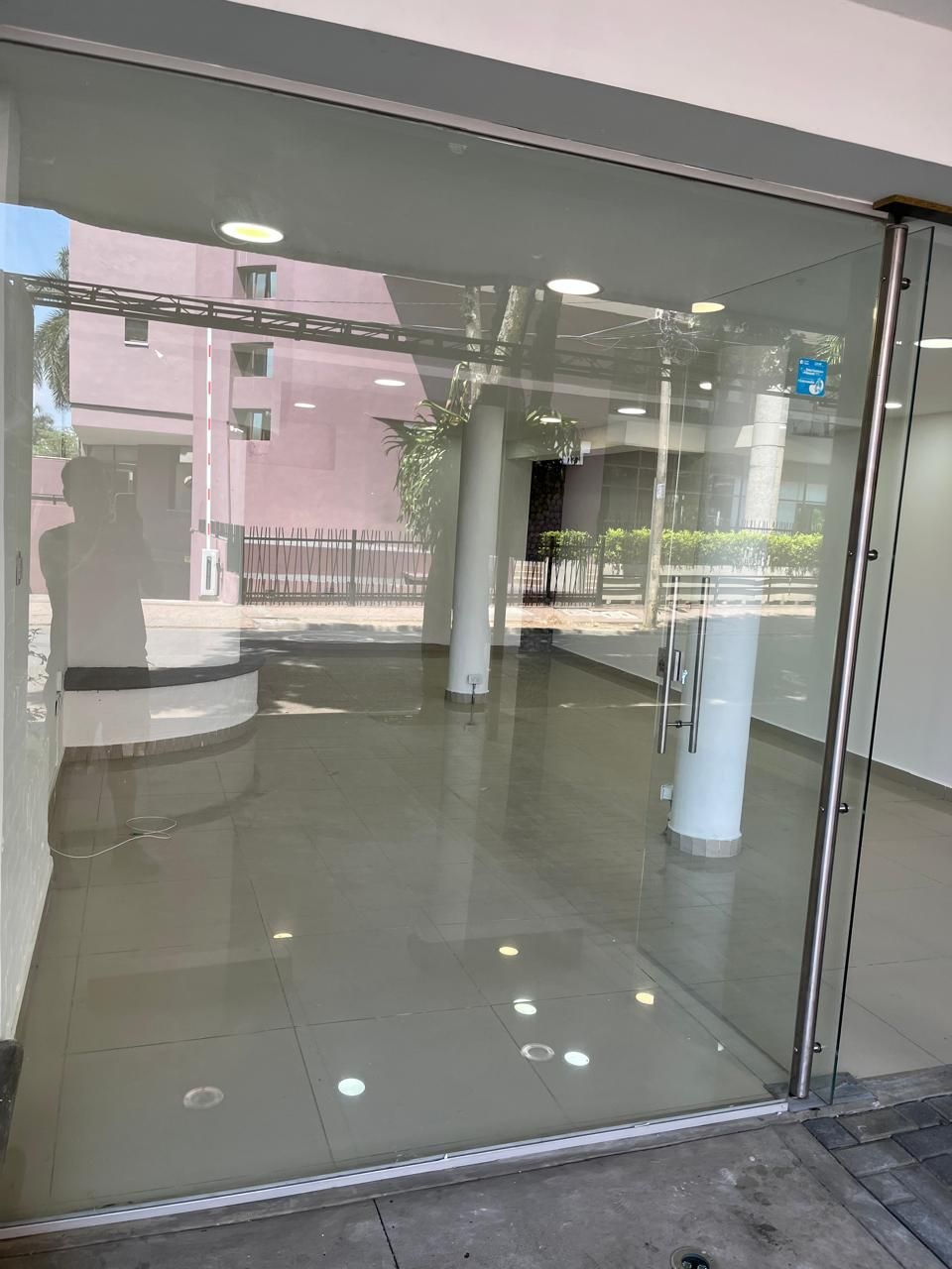 Local en arriendo Valle Del Cauca Cali Urbanización Ciudad Jardín 44 m2 Habitaciones 0 Baños 1 Garajes 0 Precio $2800000