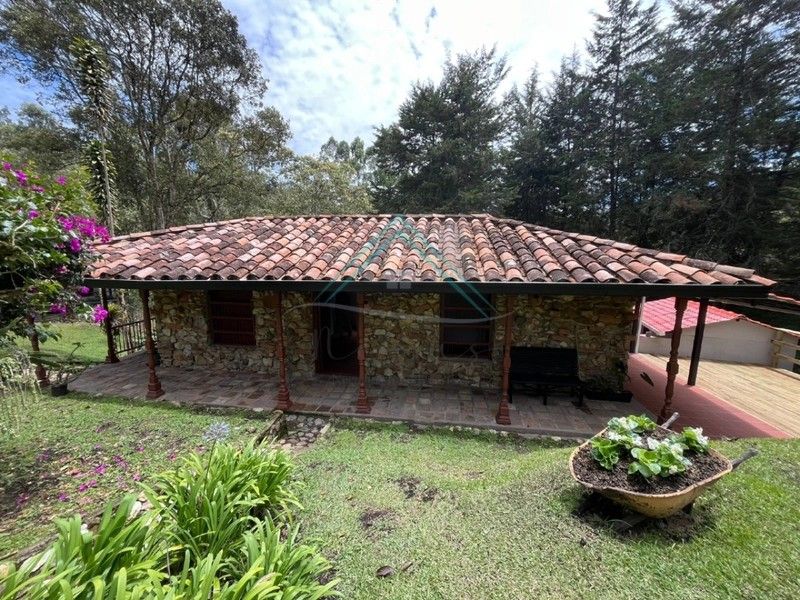 Casa Campestre en arriendo Antioquia Rionegro Cuatro Esquinas 70 m2 Habitaciones 2 Baños 1 Garajes 2 Precio $3500000