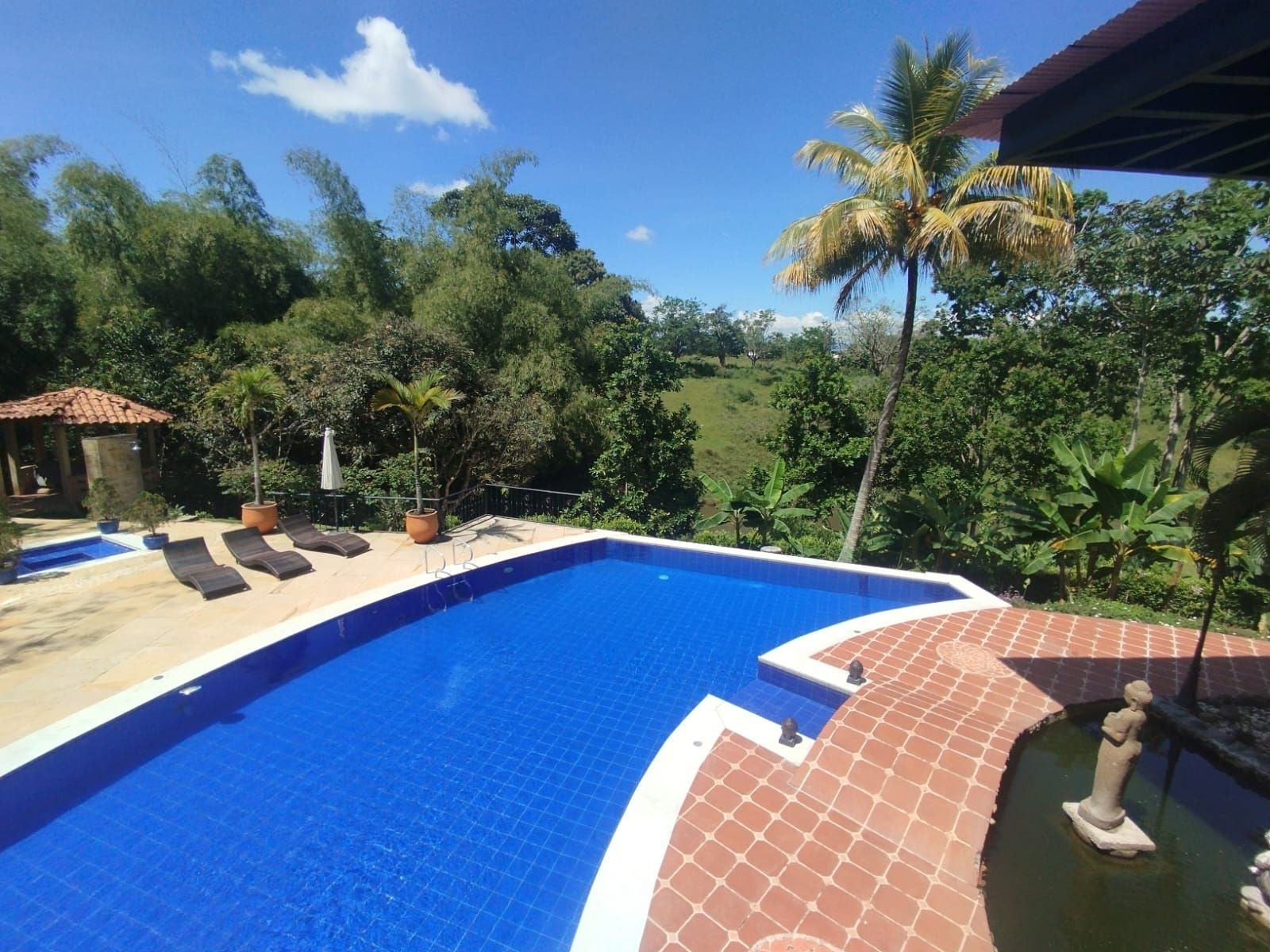 Casa Campestre en venta Risaralda Pereira Jardin De Velez Y Velez 1100 m2 Habitaciones 6 Baños 6 Garajes 6 Precio $3500000000