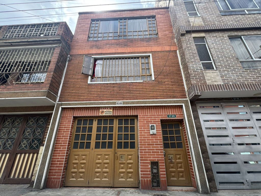Casa en venta Cundinamarca Bogotá Fátima 276 m2 Habitaciones 5 Baños 5 Garajes 2 Precio $565000000