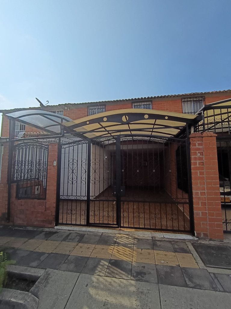 Casa en arriendo Valle Del Cauca Cali Sector Alto Jordán 89 m2 Habitaciones 3 Baños 3 Garajes 2 Precio $2000000