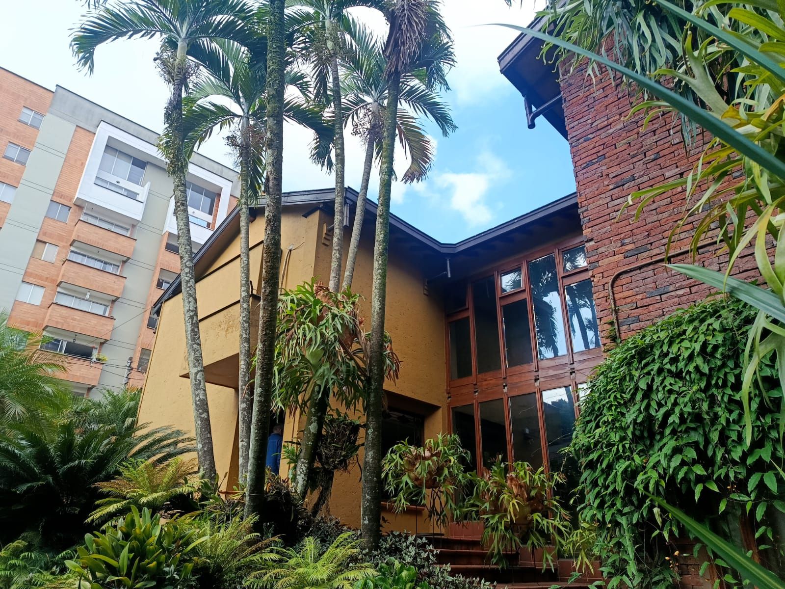 Casa en arriendo Antioquia Envigado Orense 300 m2 Habitaciones 5 Baños 4 Garajes 2 Precio $16000000