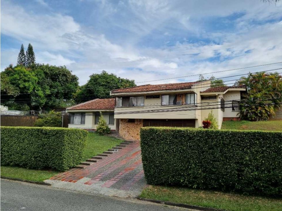 Casa en venta Valle Del Cauca Cali Urbanización Ciudad Jardín 385 m2 Habitaciones 4 Baños 7 Garajes 2 Precio $1800000000