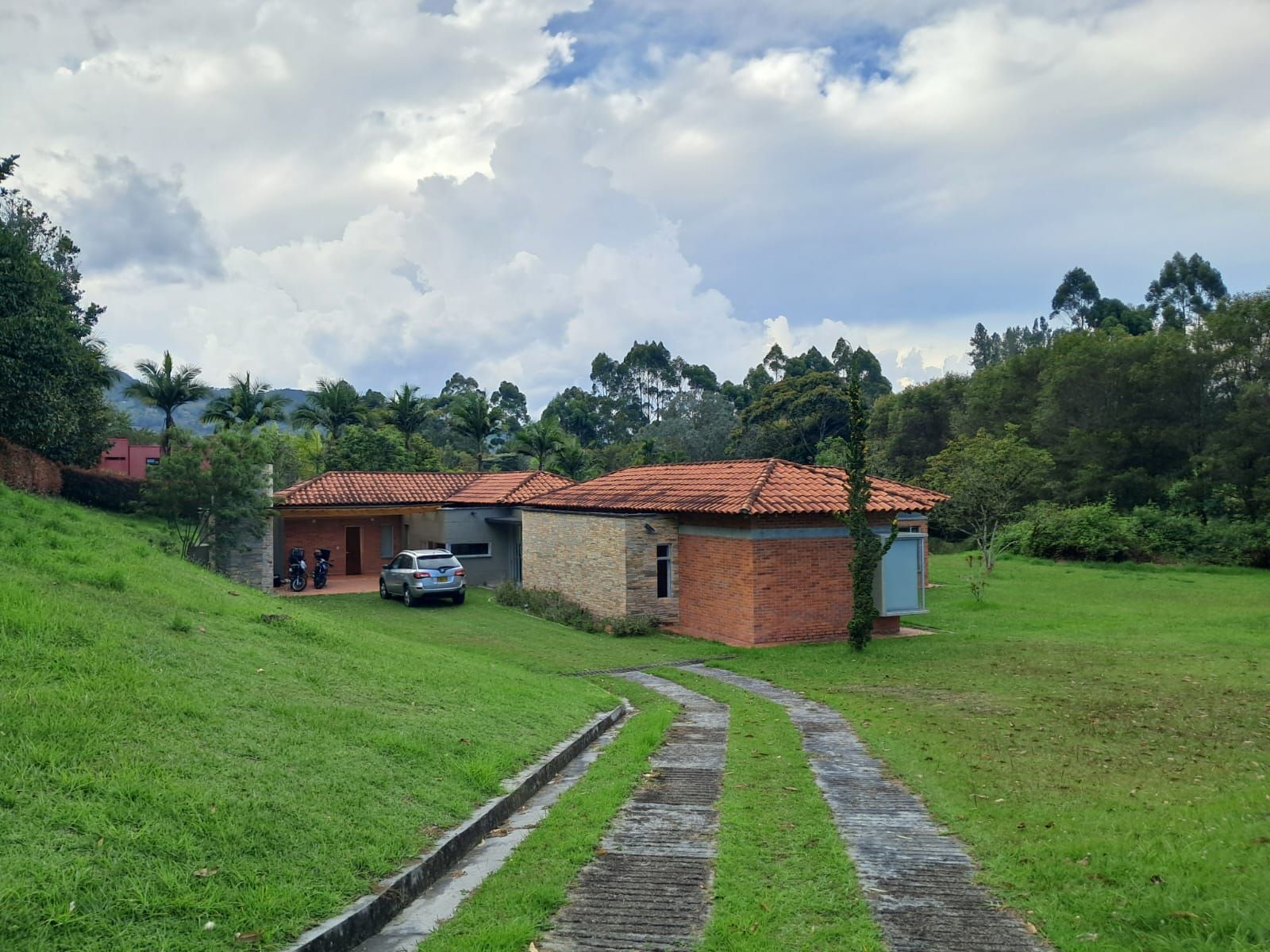 Casa en arriendo Antioquia El Carmen De Viboral El Carmen De Viboral 250 m2 Habitaciones 3 Baños 4 Garajes 2 Precio $10500000