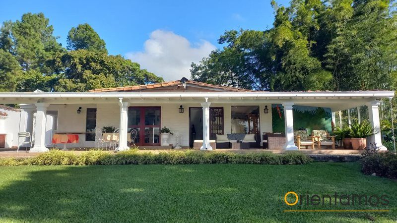 Finca en arriendo Antioquia El Carmen De Viboral El Centro 800 m2 Habitaciones 5 Baños 4 Garajes 10 Precio $12000000