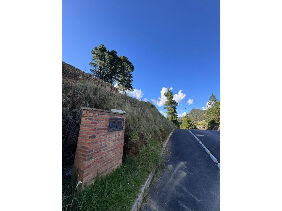 Lote en venta Antioquia El Retiro El Retiro 2530 m2 Habitaciones 0 Baños 0 Garajes 4 Precio $640000000