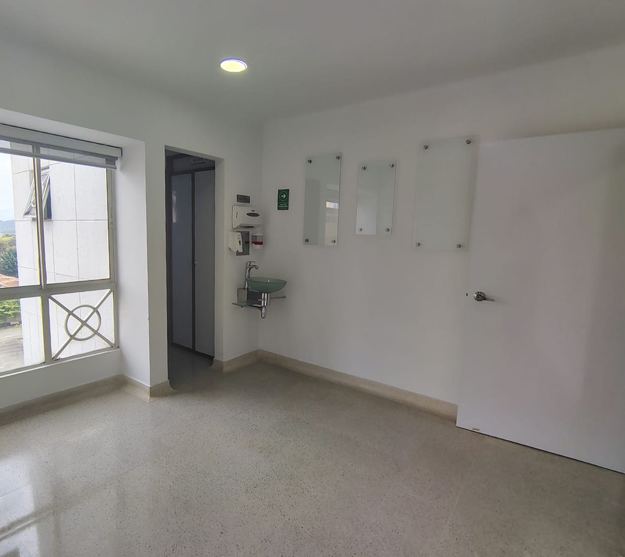 Consultorio en arriendo Antioquia Medellín Calle Nueva 30 m2 Habitaciones 0 Baños 1 Garajes 0 Precio $3000000