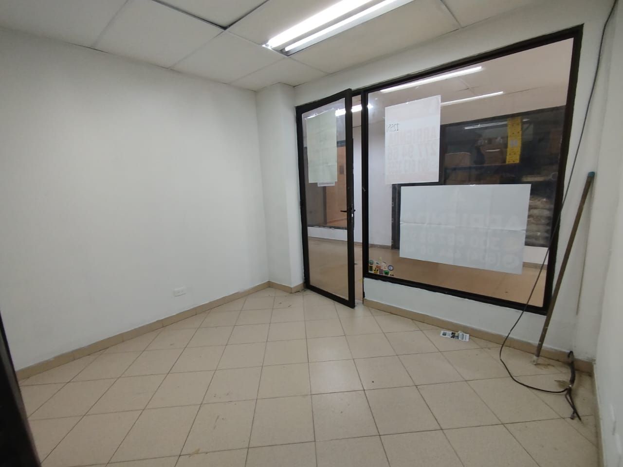 Local en arriendo Antioquia Itagüí Centro 28 m2 Habitaciones 0 Baños 1 Garajes 0 Precio $1200000
