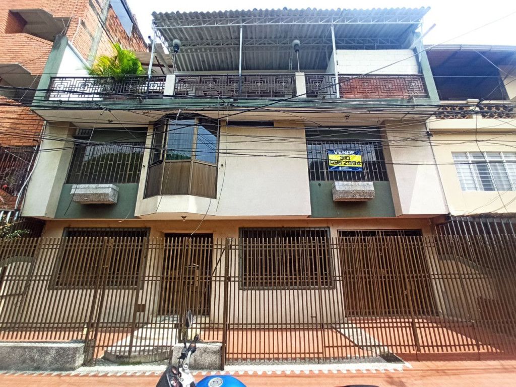 Casa en venta Valle Del Cauca Cali Caldas 220 m2 Habitaciones 5 Baños 3 Garajes 1 Precio $600000000