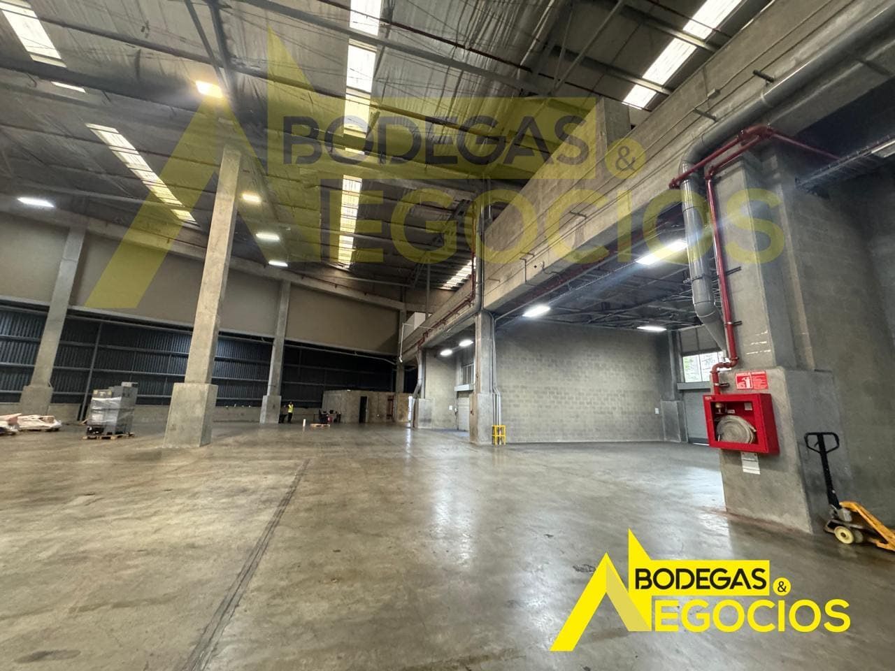 Bodega en arriendo Antioquia La Estrella Camilo Torres 2978 m2 Habitaciones 0 Baños 6 Garajes 4 Precio $103108000