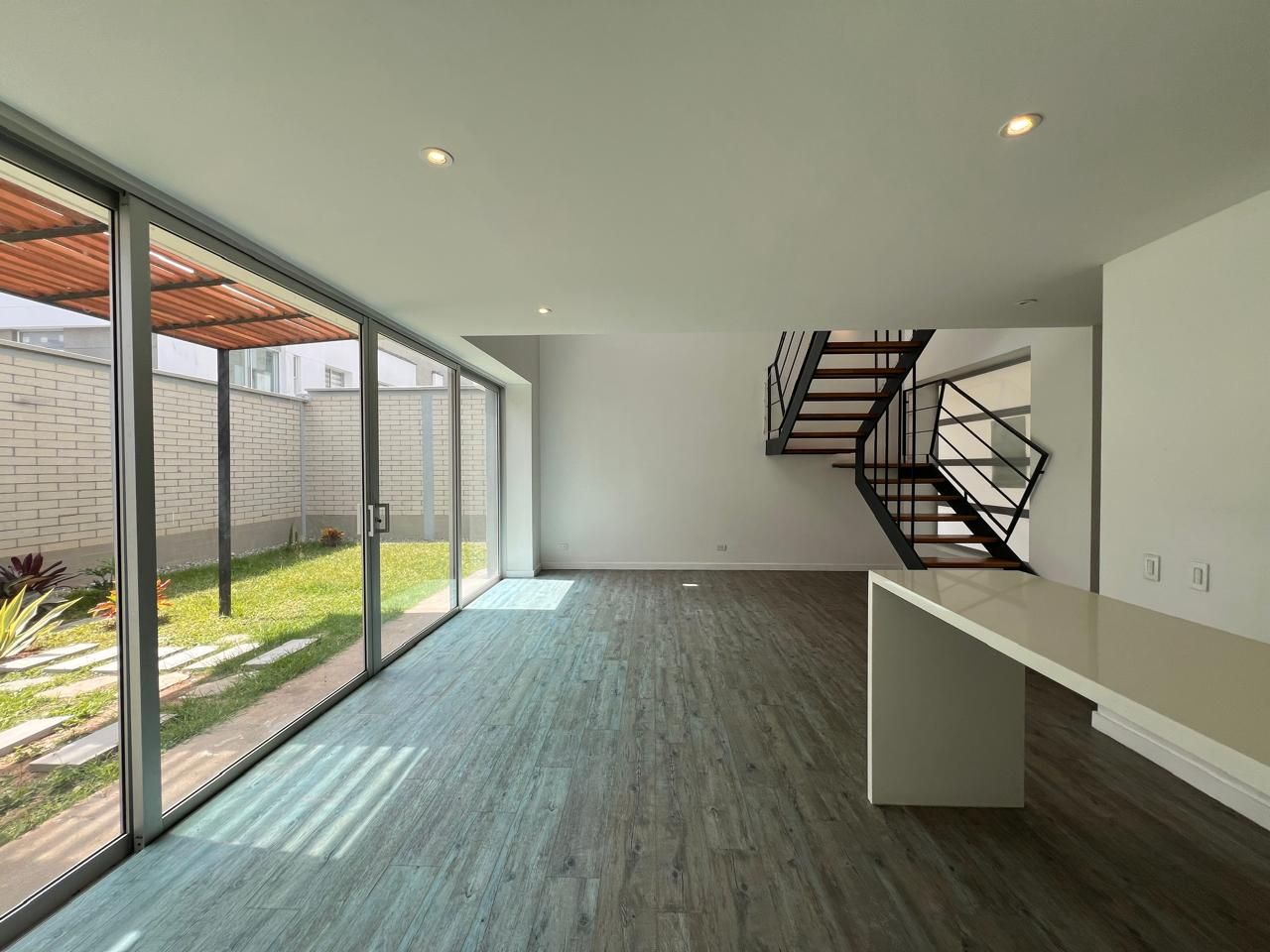 Casa en arriendo o venta Antioquia Rionegro Villas De San Nicolas 178 m2 Habitaciones 3 Baños 3 Garajes 2 Precio venta $1350000000 Precio arriendo $7400000