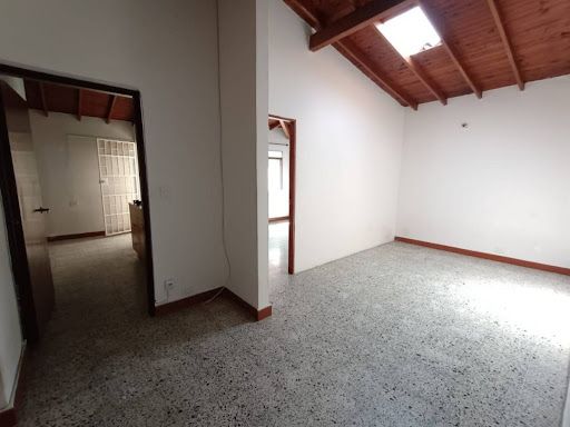 Apartamento en arriendo Antioquia Envigado Zona Centro 120 m2 Habitaciones 4 Baños 2 Garajes 0 Precio $2400000