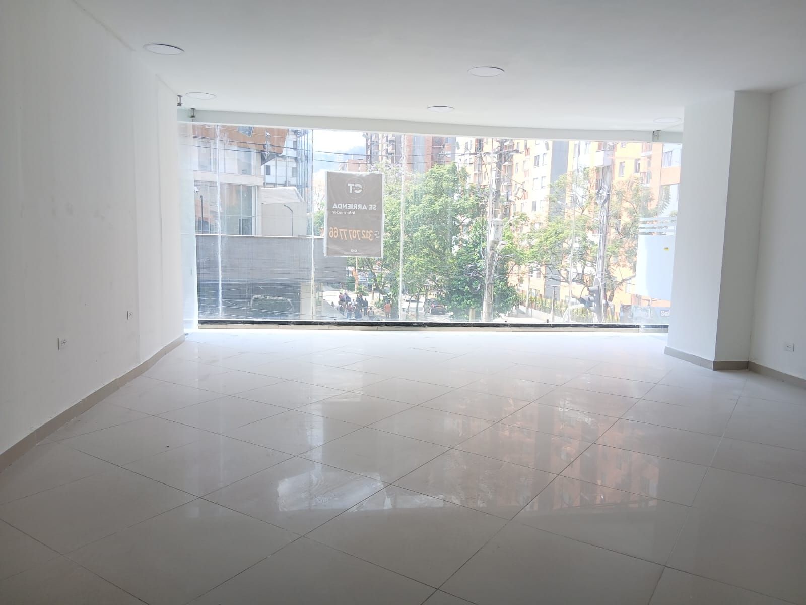 Oficina en arriendo Antioquia Sabaneta Holanda 40 m2 Habitaciones 0 Baños 0 Garajes 0 Precio $2400000