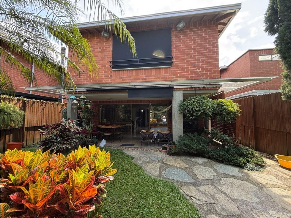 Casa en venta Antioquia Envigado Asd 250 m2 Habitaciones 4 Baños 5 Garajes 4 Precio $2100000000