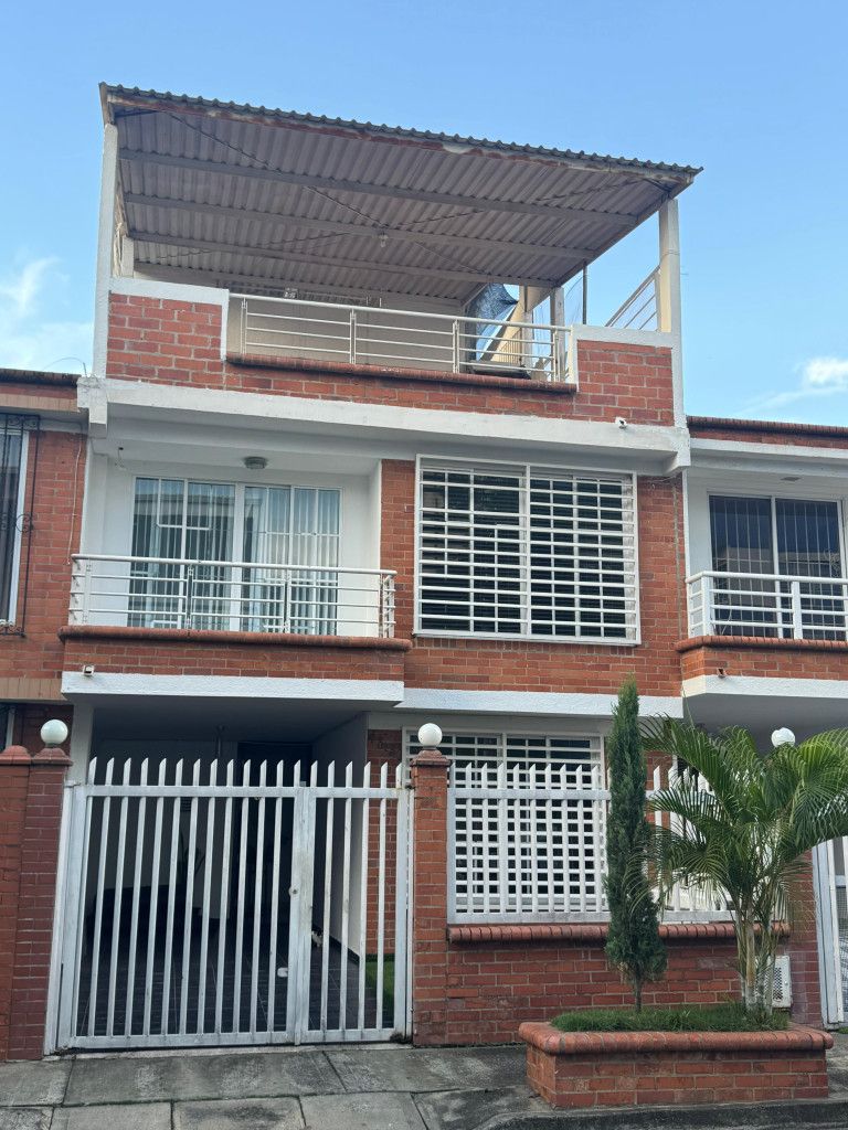Casa en venta Valle Del Cauca Cali Ciudad Real 282 m2 Habitaciones 4 Baños 3 Garajes 2 Precio $570000000