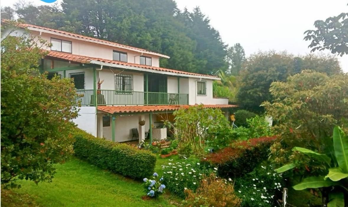 Finca en arriendo Antioquia Medellín Calle Nueva 240 m2 Habitaciones 5 Baños 4 Garajes 4 Precio $4000000