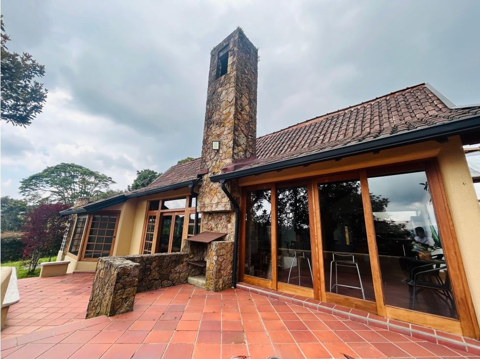 Casa en arriendo Antioquia Medellín Medellín 350 m2 Habitaciones 5 Baños 5 Garajes 2 Precio $18000000