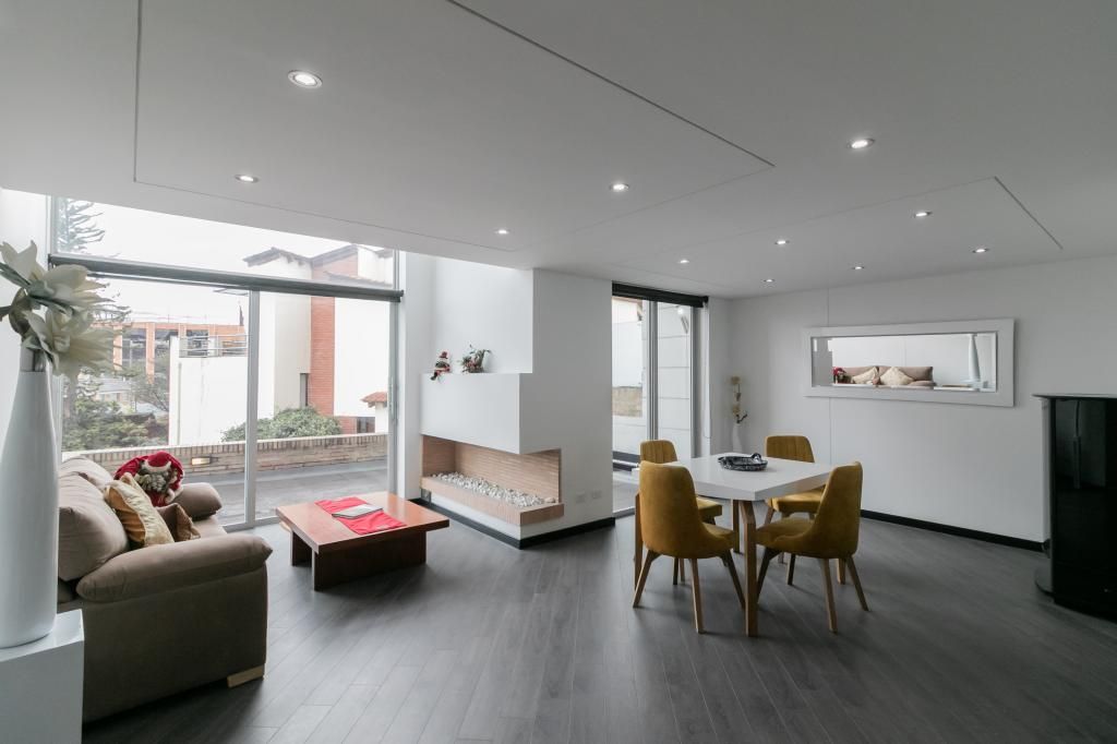 Casa en venta Cundinamarca Bogotá Niza Suba 250 m2 Habitaciones 3 Baños 4 Garajes 2 Precio $1734150000