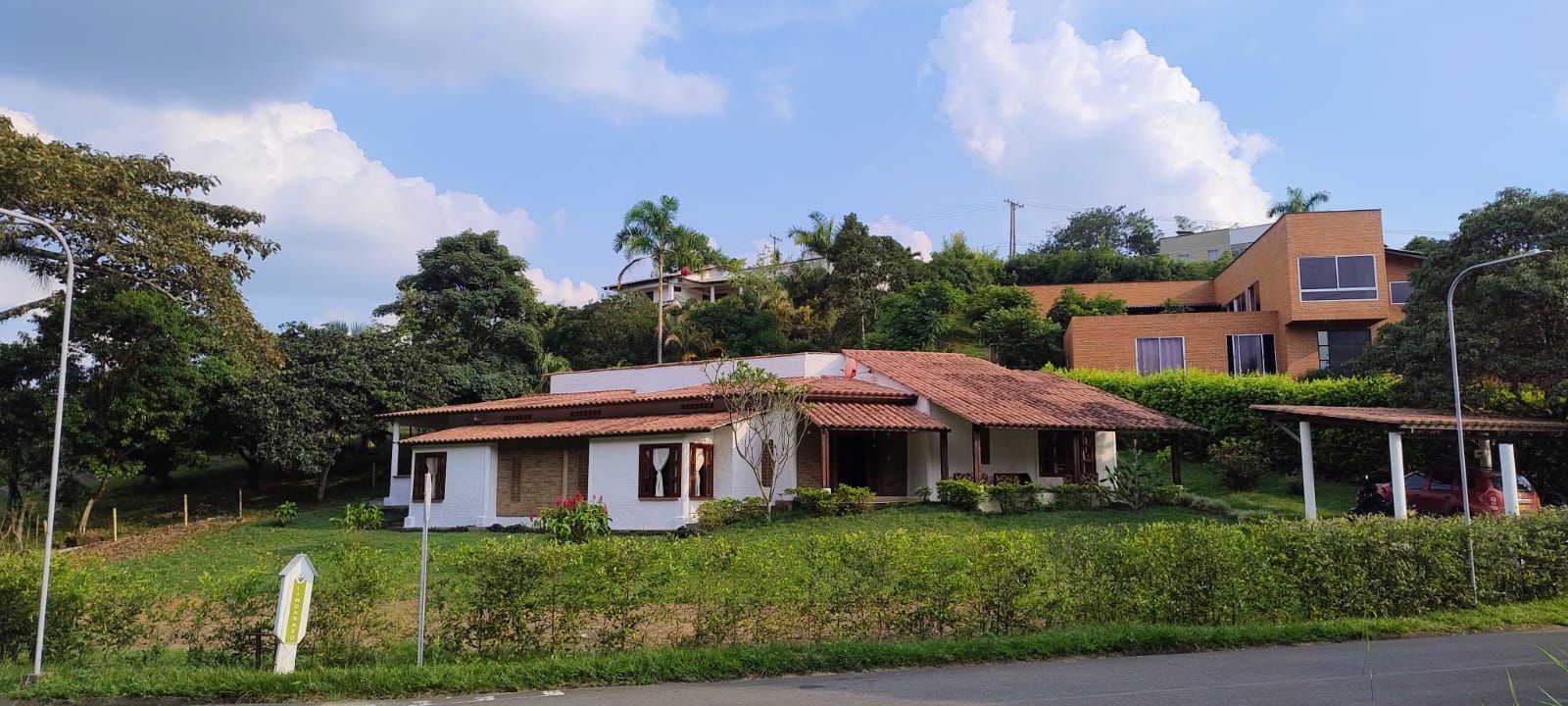 Casa Campestre en venta Valle Del Cauca Jamundí Alferez Real 250 m2 Habitaciones 4 Baños 4 Garajes 3 Precio $670000000