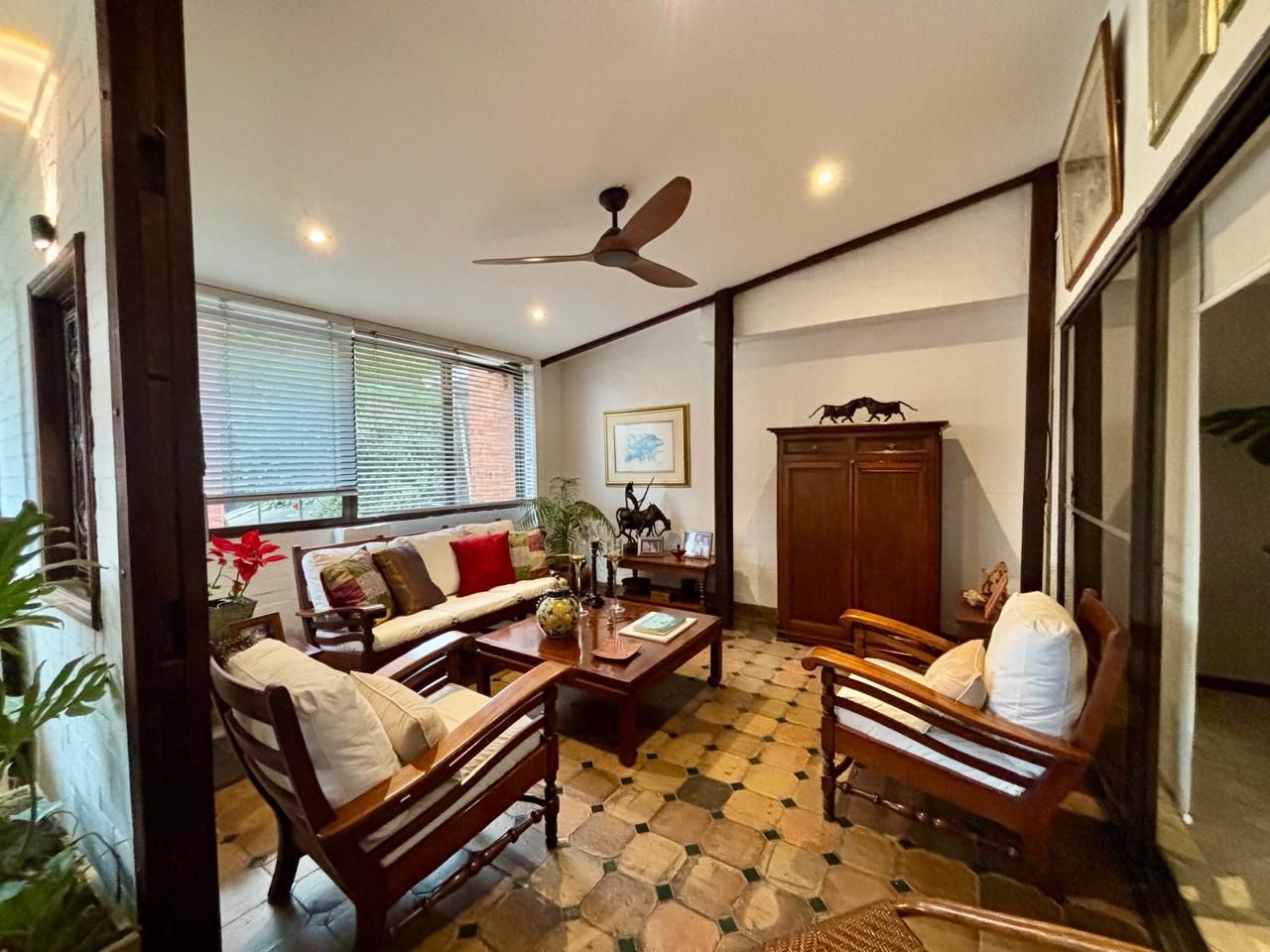 Apartamento en venta Valle Del Cauca Cali Juanambú 222 m2 Habitaciones 4 Baños 4 Garajes 3 Precio $830000000