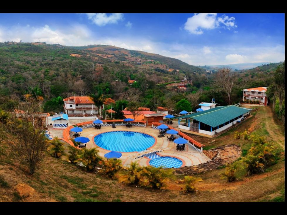 Finca en venta Santander Curití Curití 2600 m2 Habitaciones 30 Baños 10 Garajes 29 Precio $4500000000