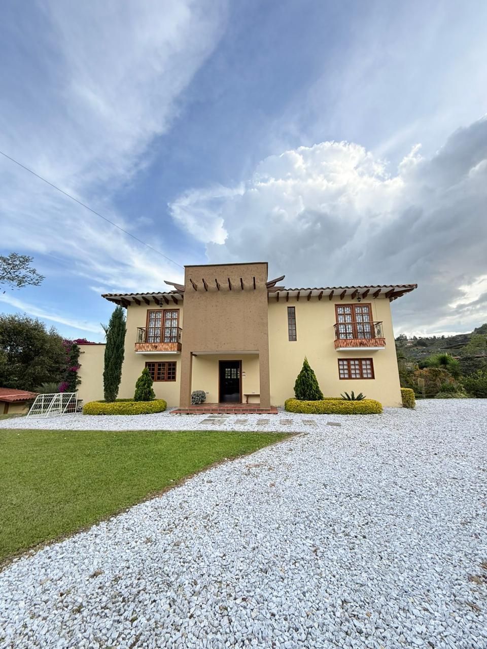 Finca en venta Antioquia Marinilla Belén 350 m2 Habitaciones 6 Baños 5 Garajes 6 Precio $2800000000