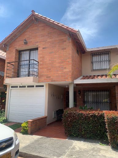 Casa en arriendo Antioquia Rionegro Gualanday 150 m2 Habitaciones 3 Baños 4 Garajes 1 Precio $4200000