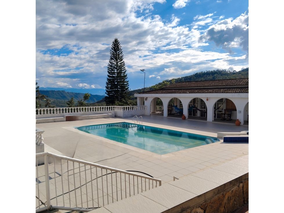 Finca en venta Cundinamarca Silvania Silvania 1000 m2 Habitaciones 6 Baños 5 Garajes 5 Precio $2500000000