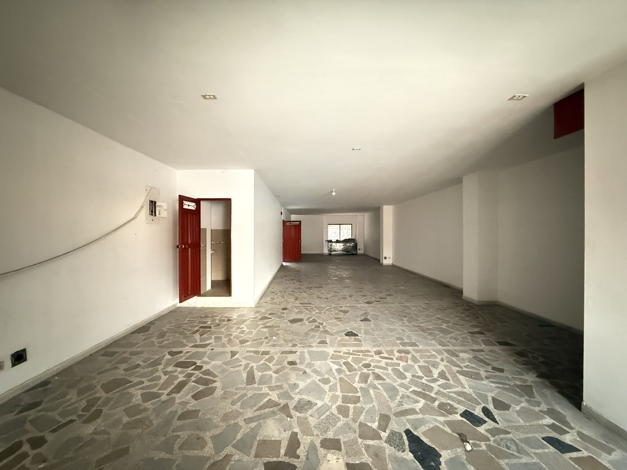 Bodega en arriendo Antioquia Medellín Caribe 100 m2 Habitaciones 0 Baños 2 Garajes 0 Precio $3500000