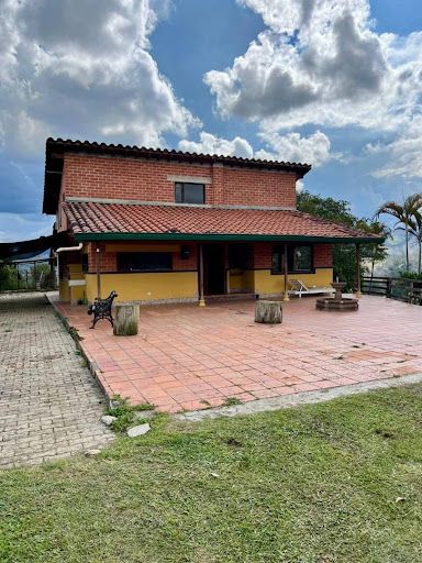 Finca en arriendo Antioquia Guarne San Vicente 10 m2 Habitaciones 4 Baños 2 Garajes 8 Precio $6000000