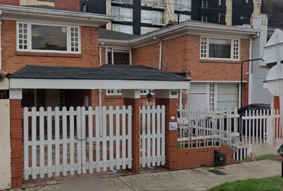 Casa en arriendo Cundinamarca Bogotá Santa Barbara Central 320 m2 Habitaciones 4 Baños 3 Garajes 2 Precio $8000000