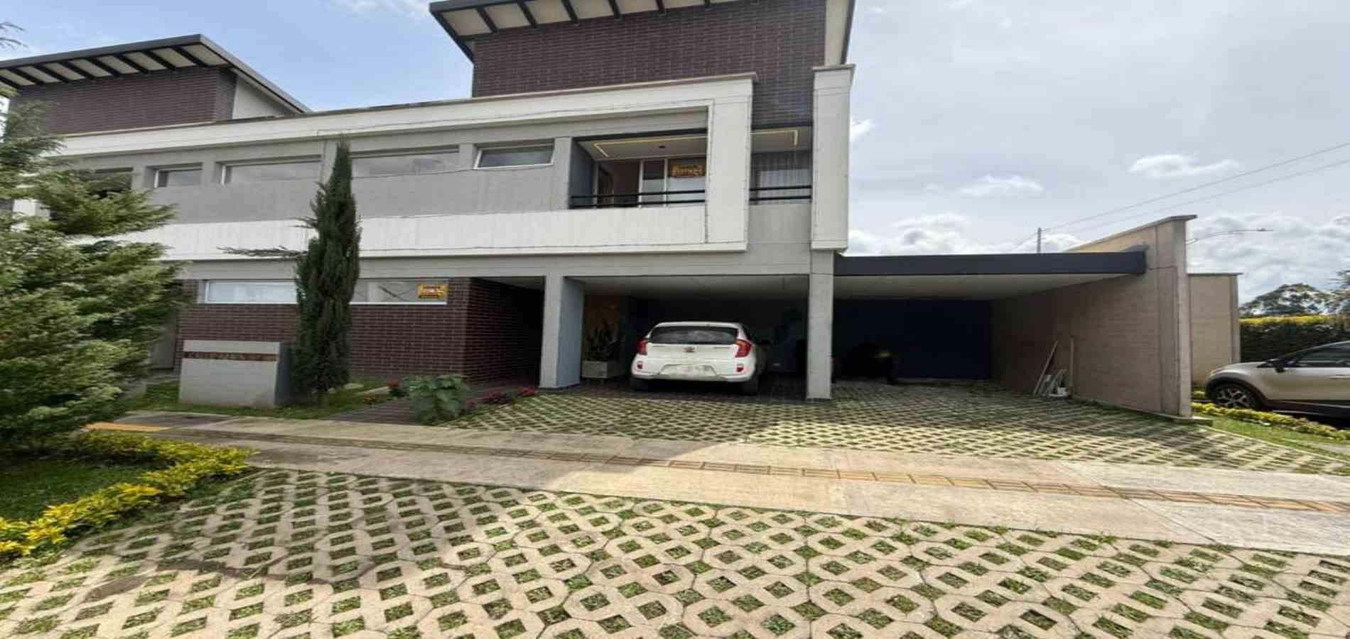 Casa en venta Antioquia Rionegro Ub Lotus Et I 230 m2 Habitaciones 2 Baños 4 Garajes 2 Precio $155000000