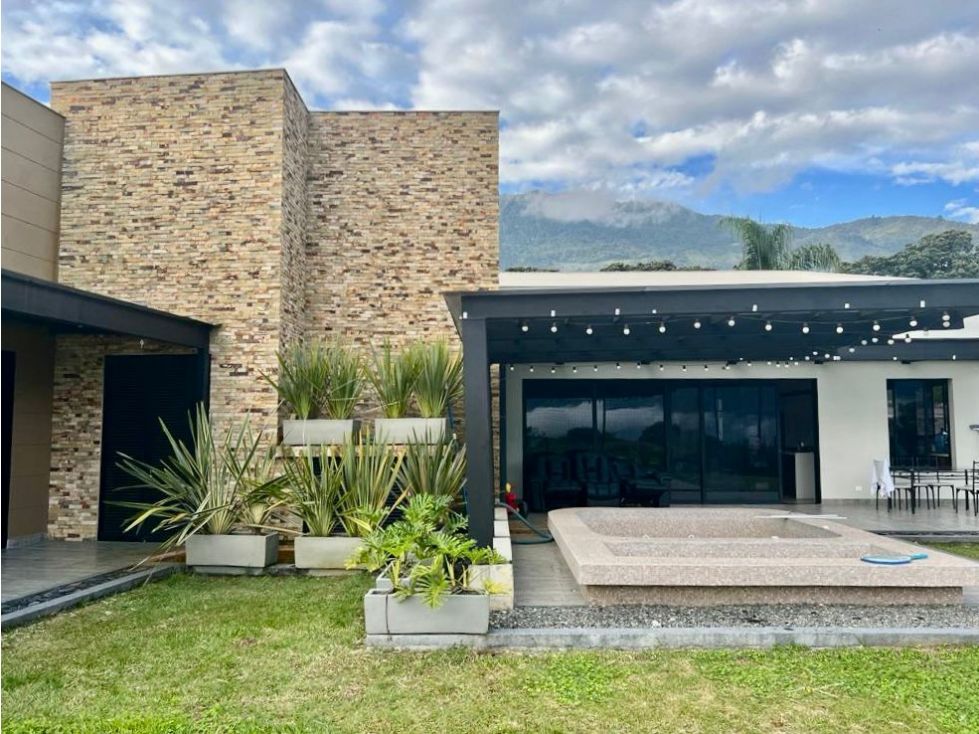 Casa en arriendo Antioquia Girardota Asd 350 m2 Habitaciones 7 Baños 4 Garajes 10 Precio $18400000