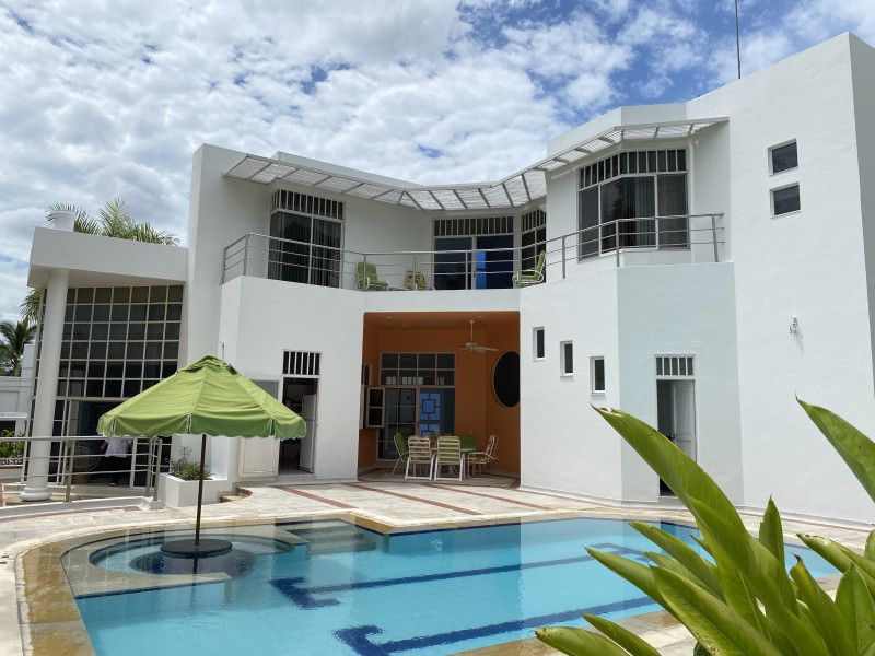 Casa en venta Cundinamarca Girardot Cn Lagos Del Peñon 330 m2 Habitaciones 4 Baños 5 Garajes 4 Precio $1000000000