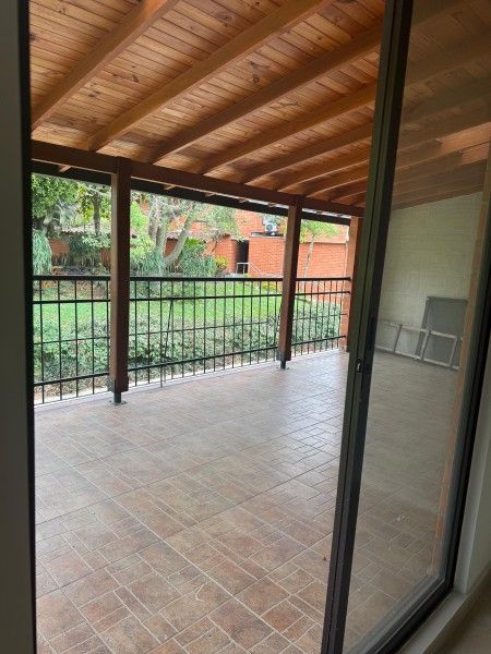 Casa en venta Valle Del Cauca Cali Urbanización Ciudad Jardín 173 m2 Habitaciones 4 Baños 5 Garajes 2 Precio $680000000