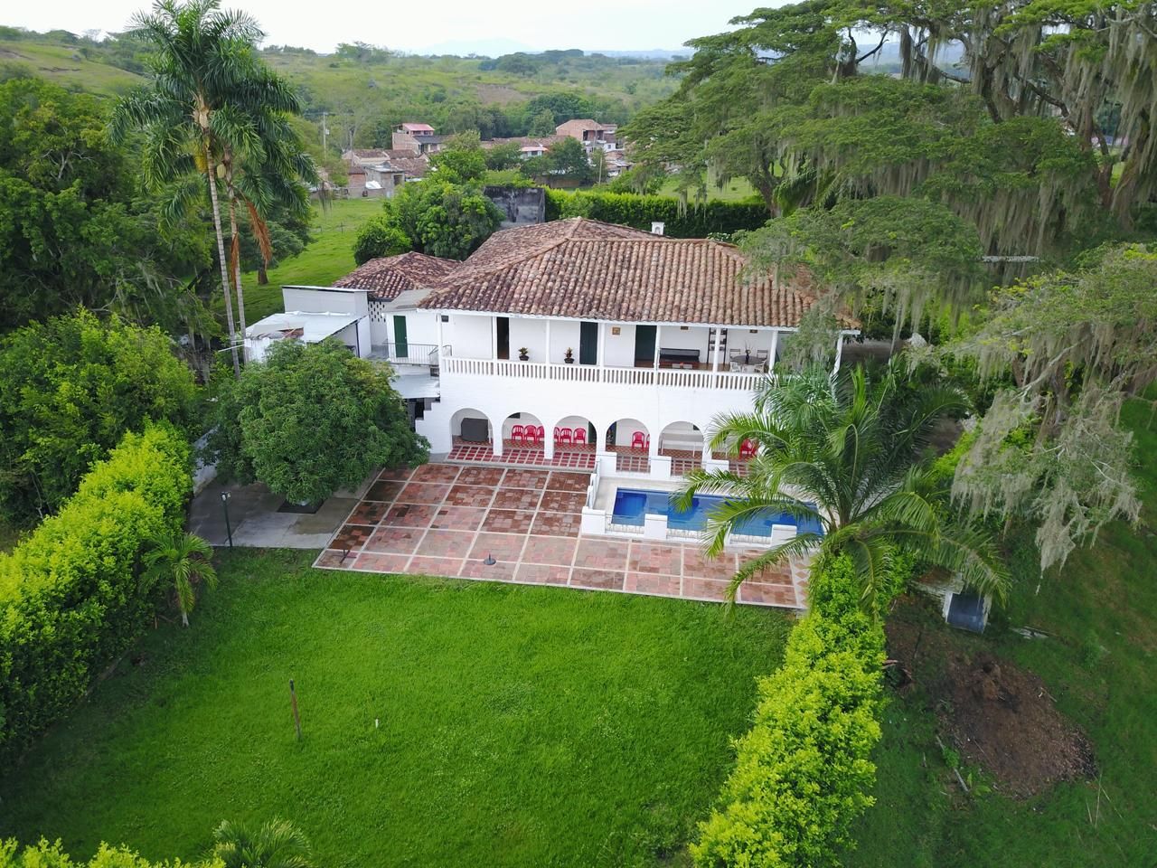 Casa Campestre en arriendo o venta Risaralda Pereira Jardin De Velez Y Velez 924 m2 Habitaciones 6 Baños 6 Garajes 6 Precio venta $1900000000 Precio arriendo $8000000