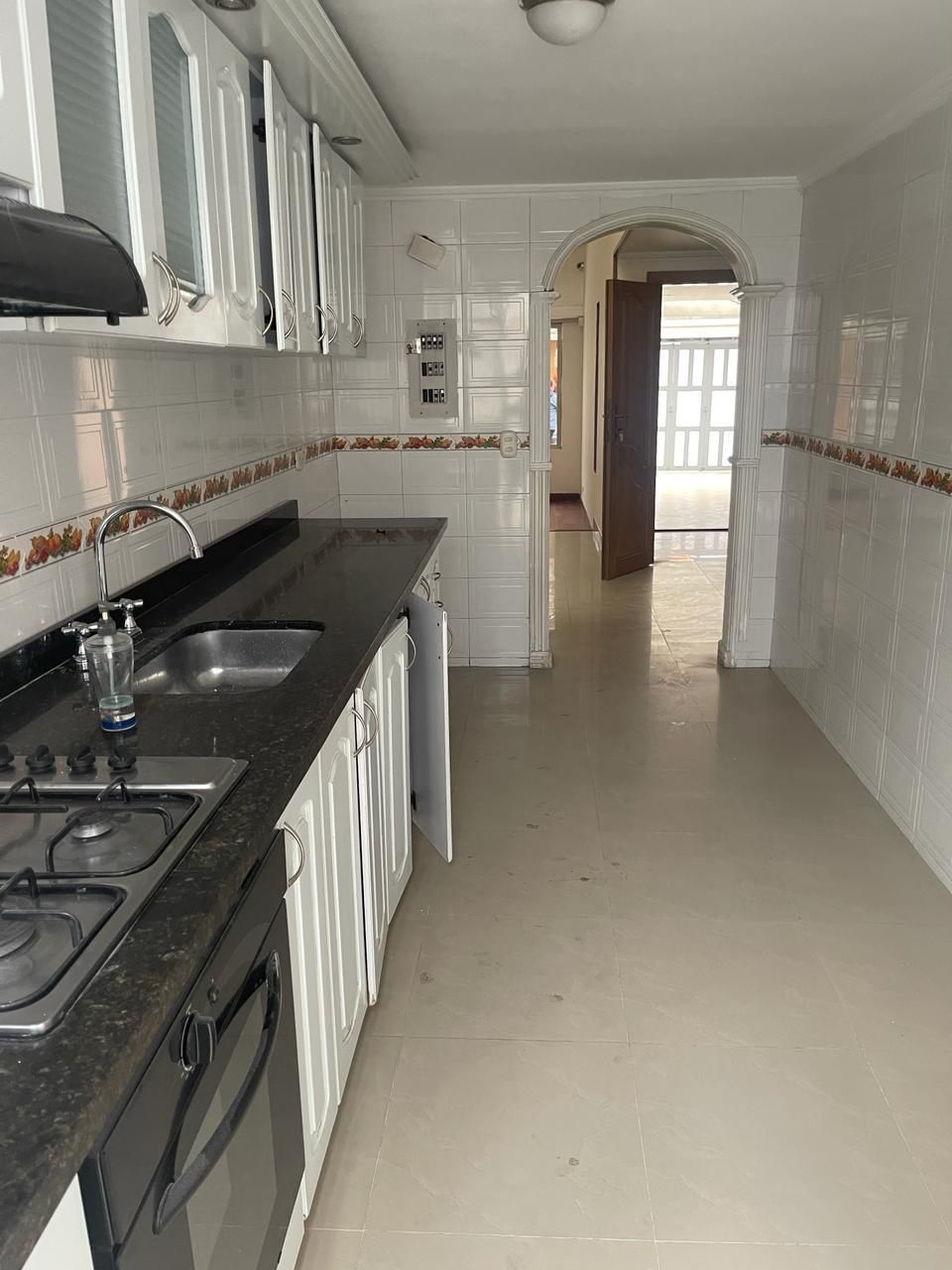 Casa en venta Cundinamarca Bogotá Torres De Modelia 230 m2 Habitaciones 4 Baños 3 Garajes 2 Precio $1050000000