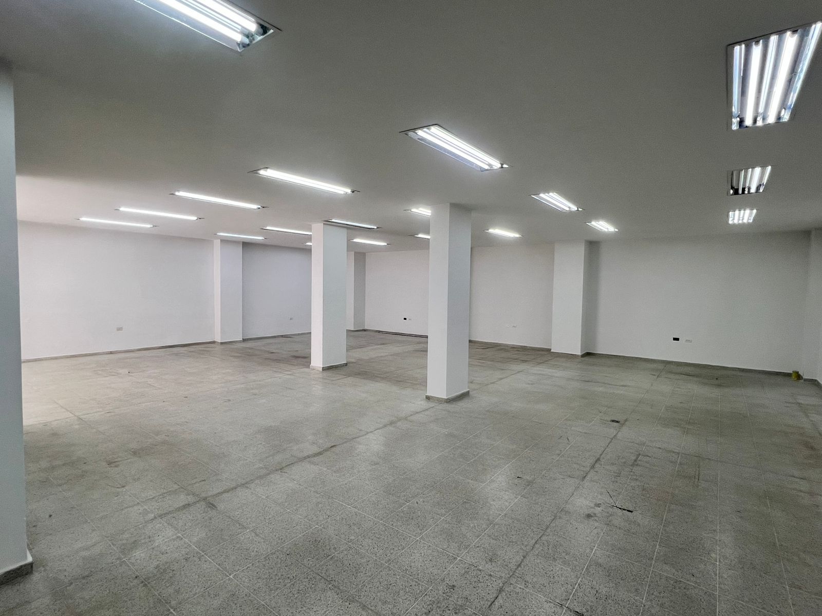 Local en arriendo Antioquia Itagüí Samaria Robles Del Sur 170 m2 Habitaciones 0 Baños 1 Garajes 0 Precio $5100000