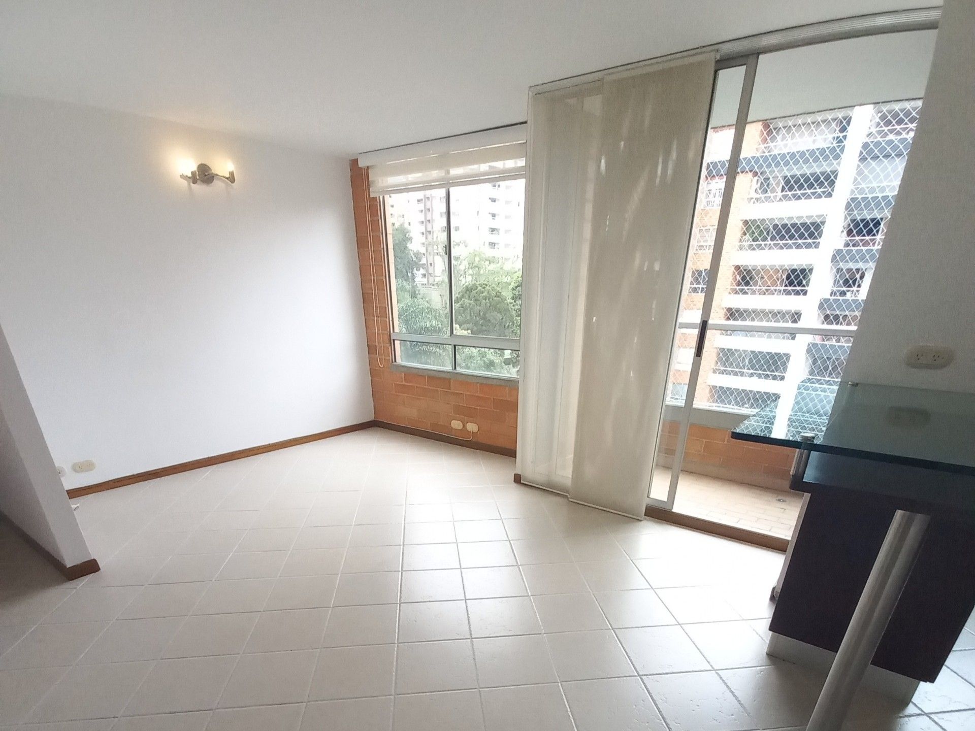 Apartamento en arriendo Antioquia Medellín Castropol 65 m2 Habitaciones 2 Baños 2 Garajes 1 Precio $3200000