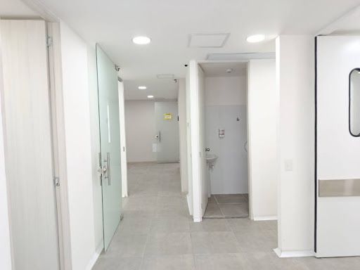 Oficina en arriendo Antioquia Medellín Altos Del Poblado 92 m2 Habitaciones 0 Baños 2 Garajes 3 Precio $7360000