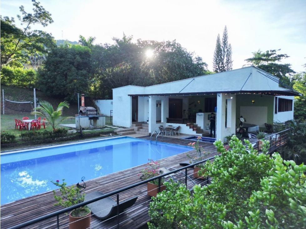 Finca en venta Antioquia San Jerónimo San Jerónimo 260 m2 Habitaciones 3 Baños 4 Garajes 8 Precio $1700000000