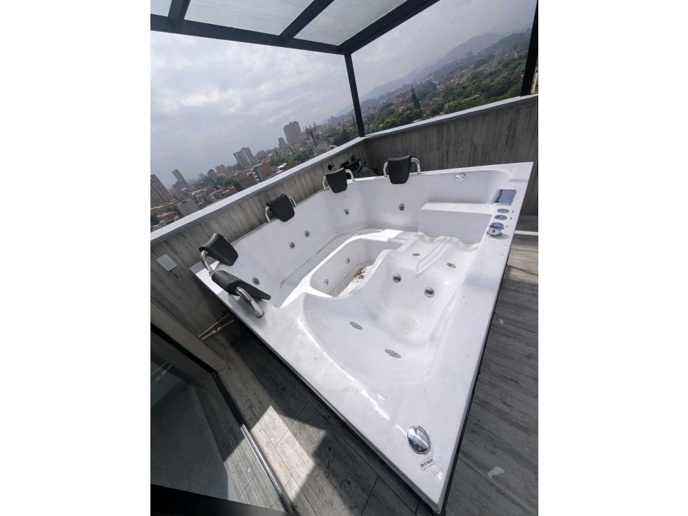 Apartamento en arriendo Antioquia Medellín Campo Alegre 120 m2 Habitaciones 3 Baños 2 Garajes 1 Precio $4500000