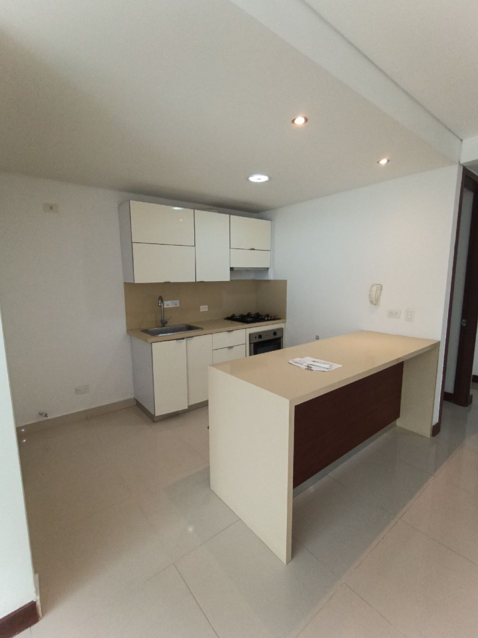 Apartamento en arriendo Valle Del Cauca Cali Arboledas 70 m2 Habitaciones 2 Baños 2 Garajes 2 Precio $3000000